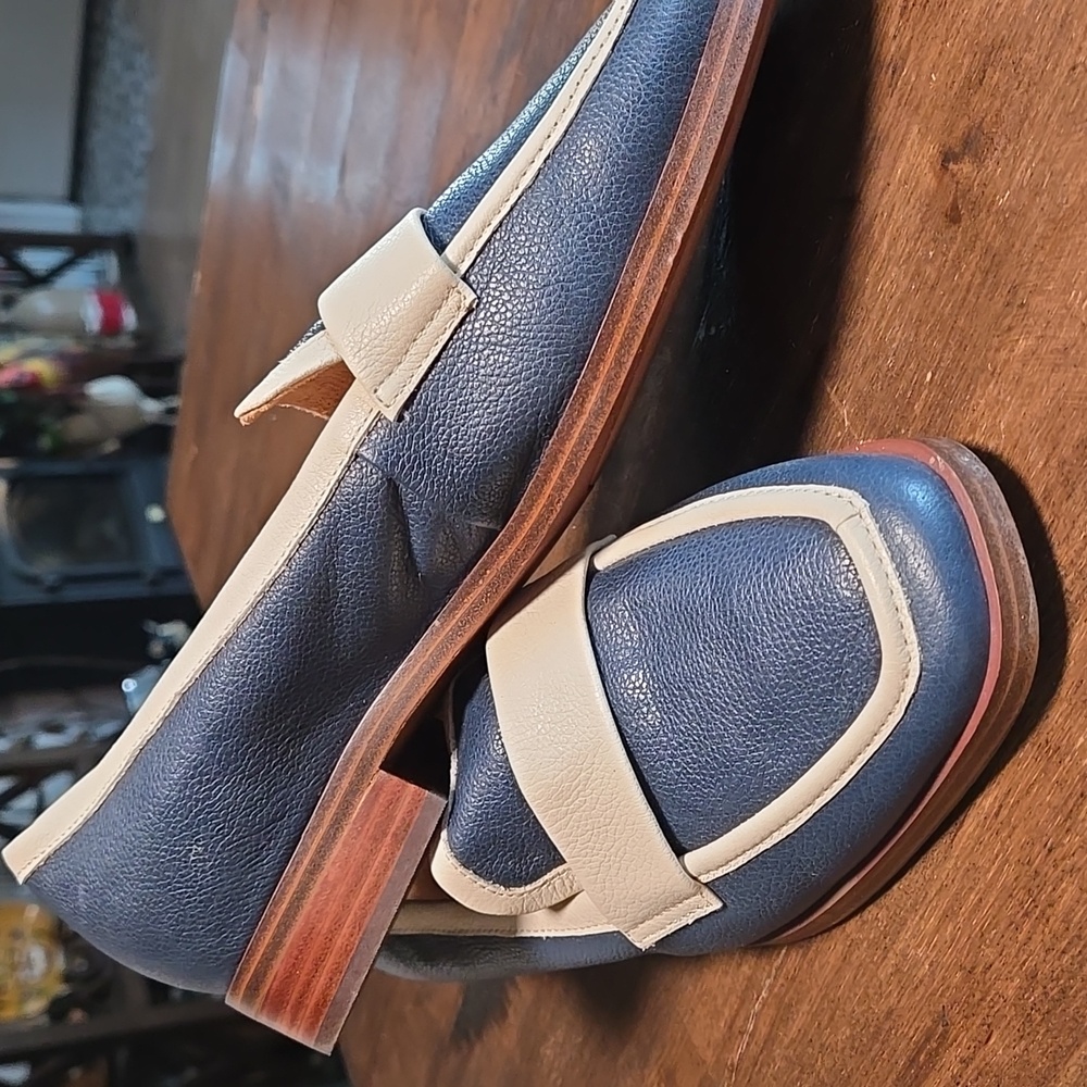 Vionic Navy and Cream Loafers Sellahh II Leather Loafers Navy And Cream 7.5 - Picture 7 of 7